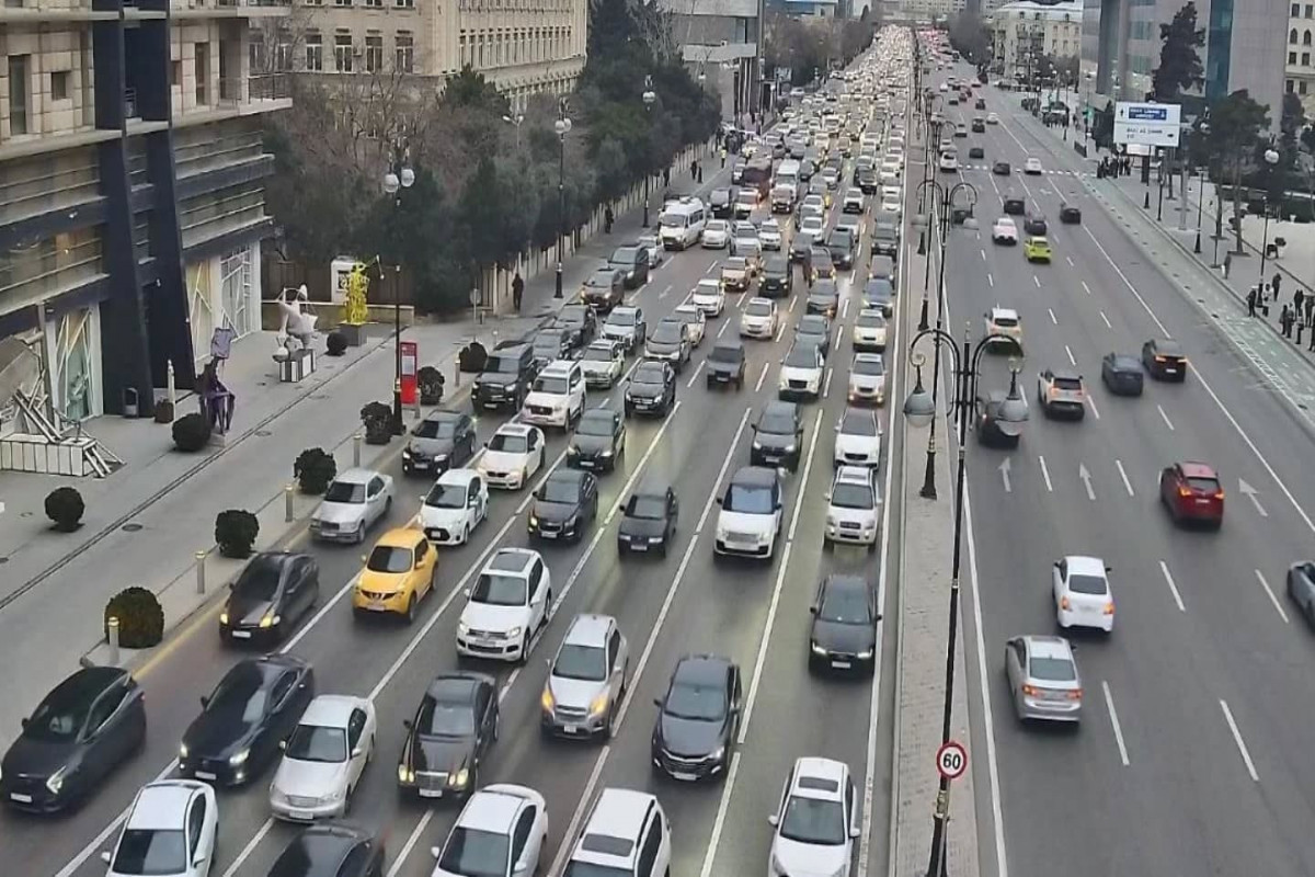 Bakıda sıxlıq olan yolar açıqlanıb - SİYAHI