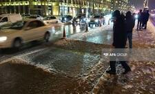 Bakıda yolun bir hissəsi çökdü: tıxac yarandı - Foto