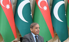 Ильхам Алиев поздравил Шахбаза Шарифа