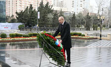 Prezident İlham Əliyev və birinci xanım Mehriban Əliyeva Xocalı soyqırımı abidəsini ziyarət ediblər  - YENİLƏNİB