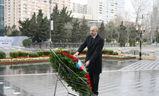 Prezident İlham Əliyev və birinci xanım Mehriban Əliyeva Xocalı soyqırımı abidəsini ziyarət ediblər  - YENİLƏNİB