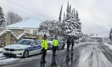 Hava şəraiti ilə bağlı bölgələrdə polis əməkdaşlarının gücləndirilmiş rejimdə fəaliyyəti davam edir