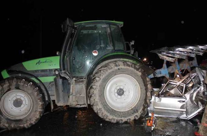 Zaqatalada traktor yanaraq yararsız hala düşdü