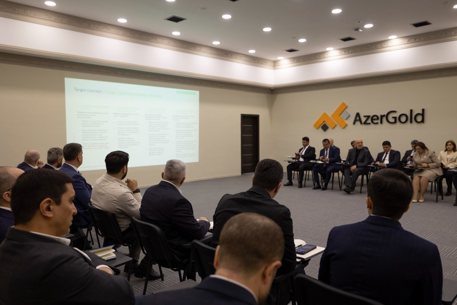 “AzerGold” QSC-də qeyri-filiz faydalı qazıntı yataqları ilə bağlı növbəti seminar keçirilib