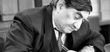 Yeri səhv düşməyən şair