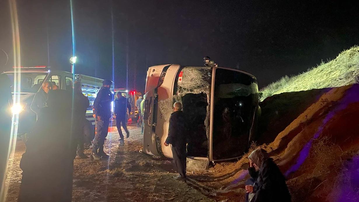 Türkiyədə işçiləri daşıyan avtobus aşıb