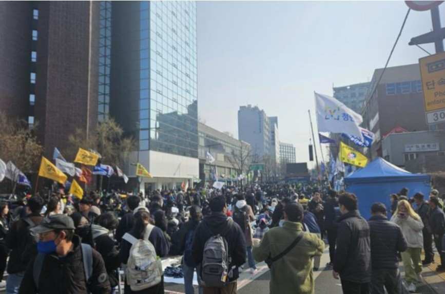 Konstitusiya Məhkəməsi prezidentin impiçmentini təsdiqləyib