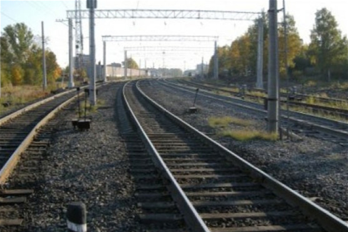 Dəmiryol keçidlərindən keçmə qaydalarını pozan sürücülərə qarşı sanksiyalar sərtləşdirilir