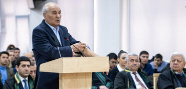 Məhkəmədə zərərçəkmiş şəxs Madat Babayanı tanıyıb: O, “sən türksən” deyib məni təpiklədi