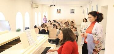 Müəllimlərin attestasiya nəticələrinə uyğun təlimlər başladı