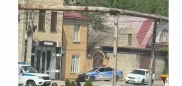 Mahaçqalada silahlı şəxslər polislərə hücum edib, ölənlər var