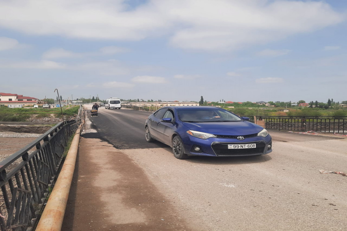 Sel sularının qəzalı vəziyyətə saldığı körpü müvəqqəti bərpa olunub - FOTO