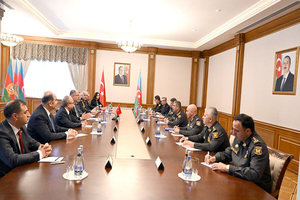 Azərbaycan müdafiə naziri Türkiyə MMU-nun rektorunu qəbul edib - VİDEO
