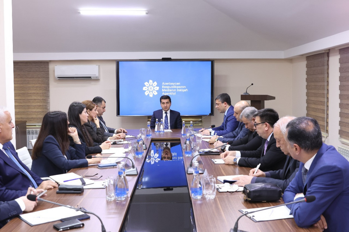 Hikmət Hacıyev media subyektlərinin rəhbərləri ilə görüşüb