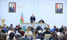 Eldar Əzizov Biləcəridə sakinlərin problemlərini dinləyib