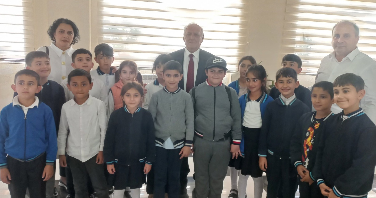Yaqub Mahmudov və qızı Balakəndə uşaqlarla görüşdülər