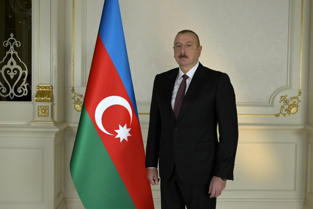 Prezident və birinci xanım Fəxri xiyabanda Ulu Öndərin məzarını ziyarət ediblər