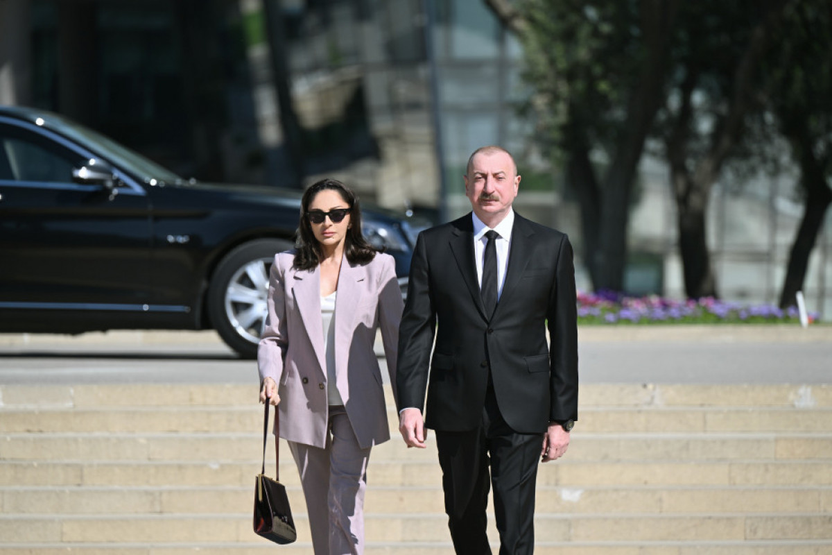 Prezident və birinci xanım faşizm üzərində Qələbə uğrunda mübarizədə həlak olan Azərbaycan övladlarının xatirəsini anıblar -YENİLƏNİB