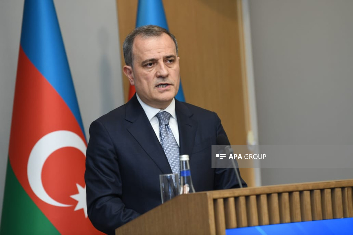 Ceyhun Bayramov Bəhreynə rəsmi səfərə yola düşüb
