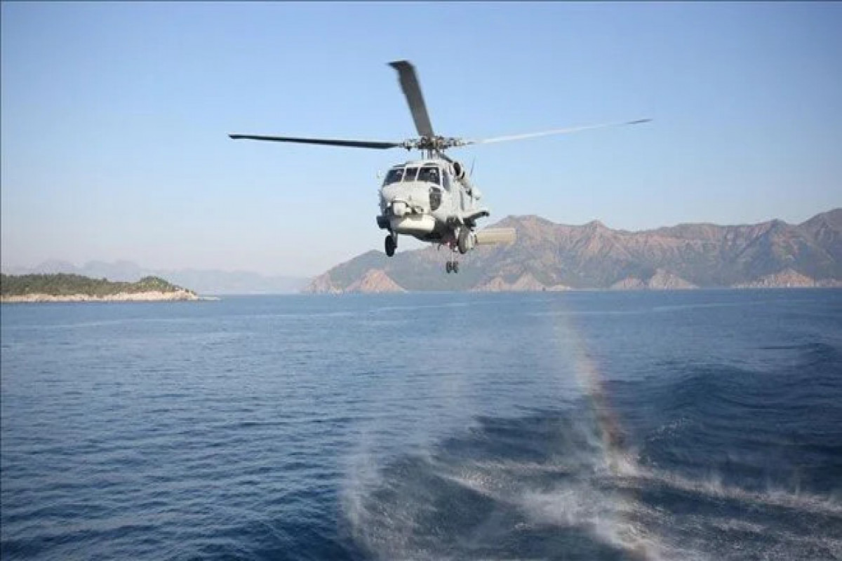 Türkiyədə hərbi helikopter təlim zamanı dənizə məcburi eniş edib