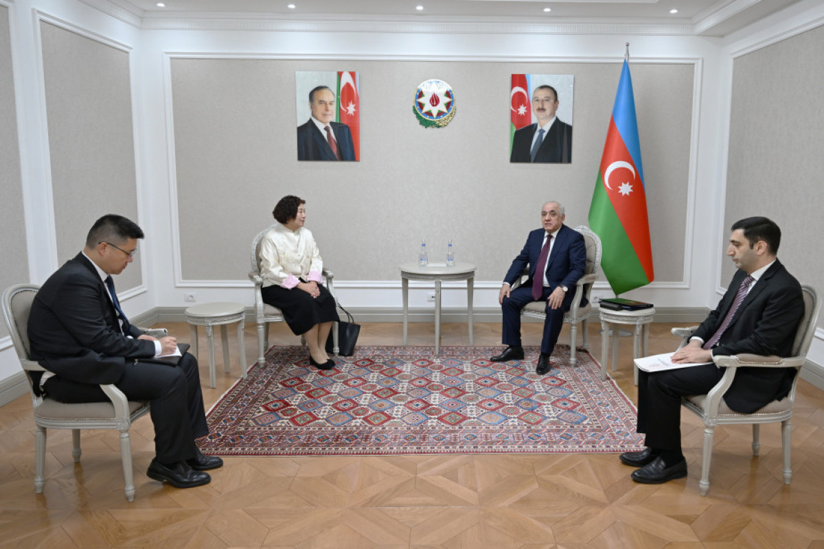 Baş nazir Əli Əsədov Çinin Azərbaycandakı səfiri ilə görüşüb