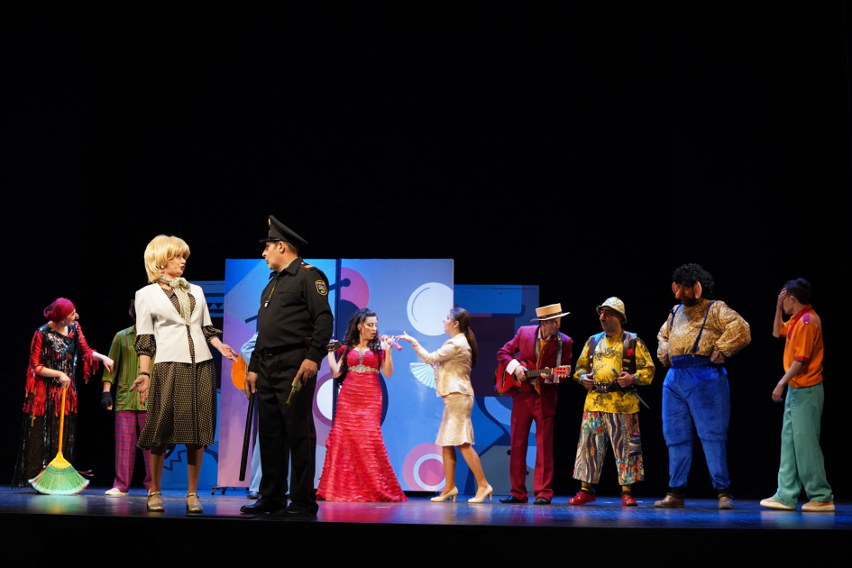 Şəki Dövlət Dram Teatrı məktəblilərə yeni tamaşa təqdim edib