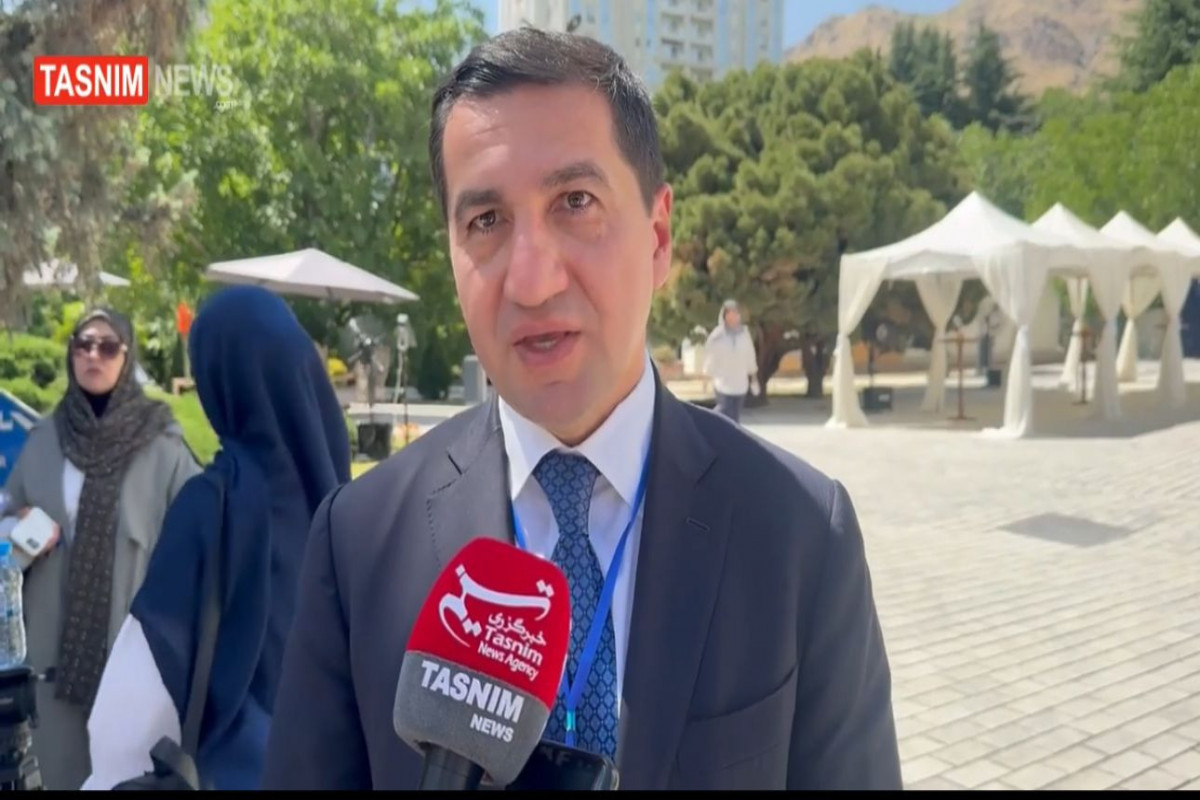 Hikmət Hacıyev: Azərbaycan İranla əməkdaşlığı dəstəkləyir