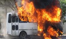 Qaxda avtobus yanıb
