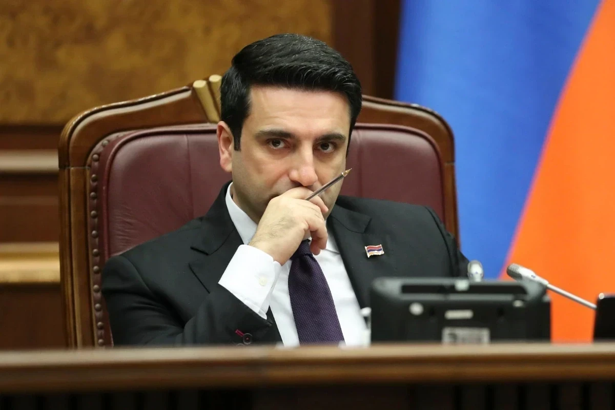 Ermənistan parlamentinin sədri: Rusiya hərbi bazasının çıxarılmasını müzakirə etmirik