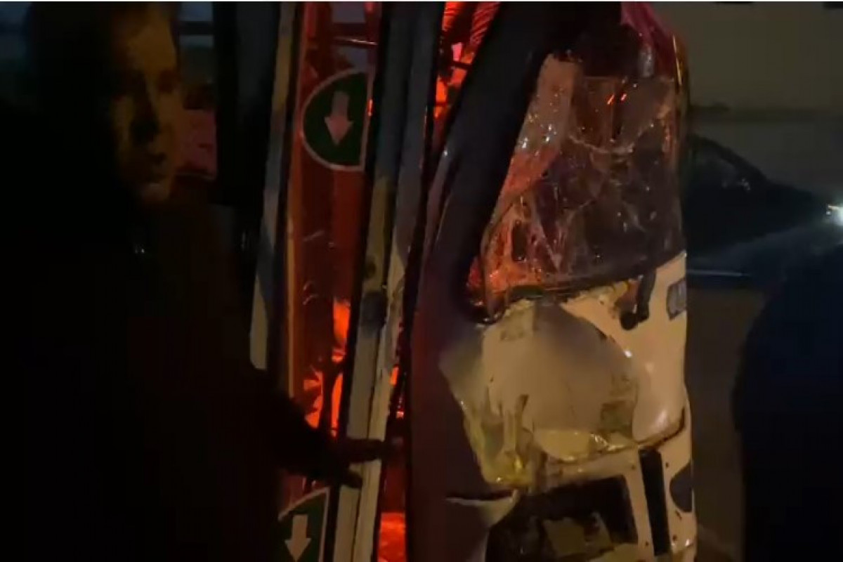 Bakıda iki sərnişin avtobusu toqquşub: xəsarət alanlar var - VİDEO
