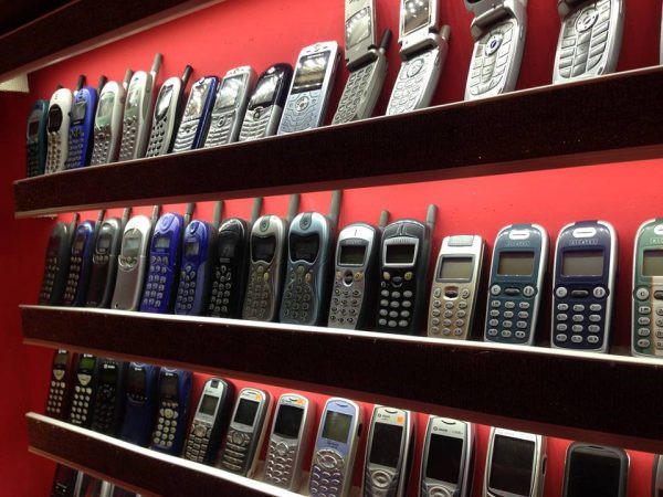 Hərbi hissələr üçün 200 min manat dəyərində telefon alınır