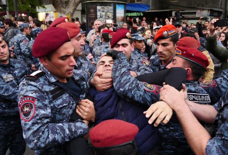 İrəvanda polis Rusiya əleyhinə etiraz aksiyasına müdaxilə edib