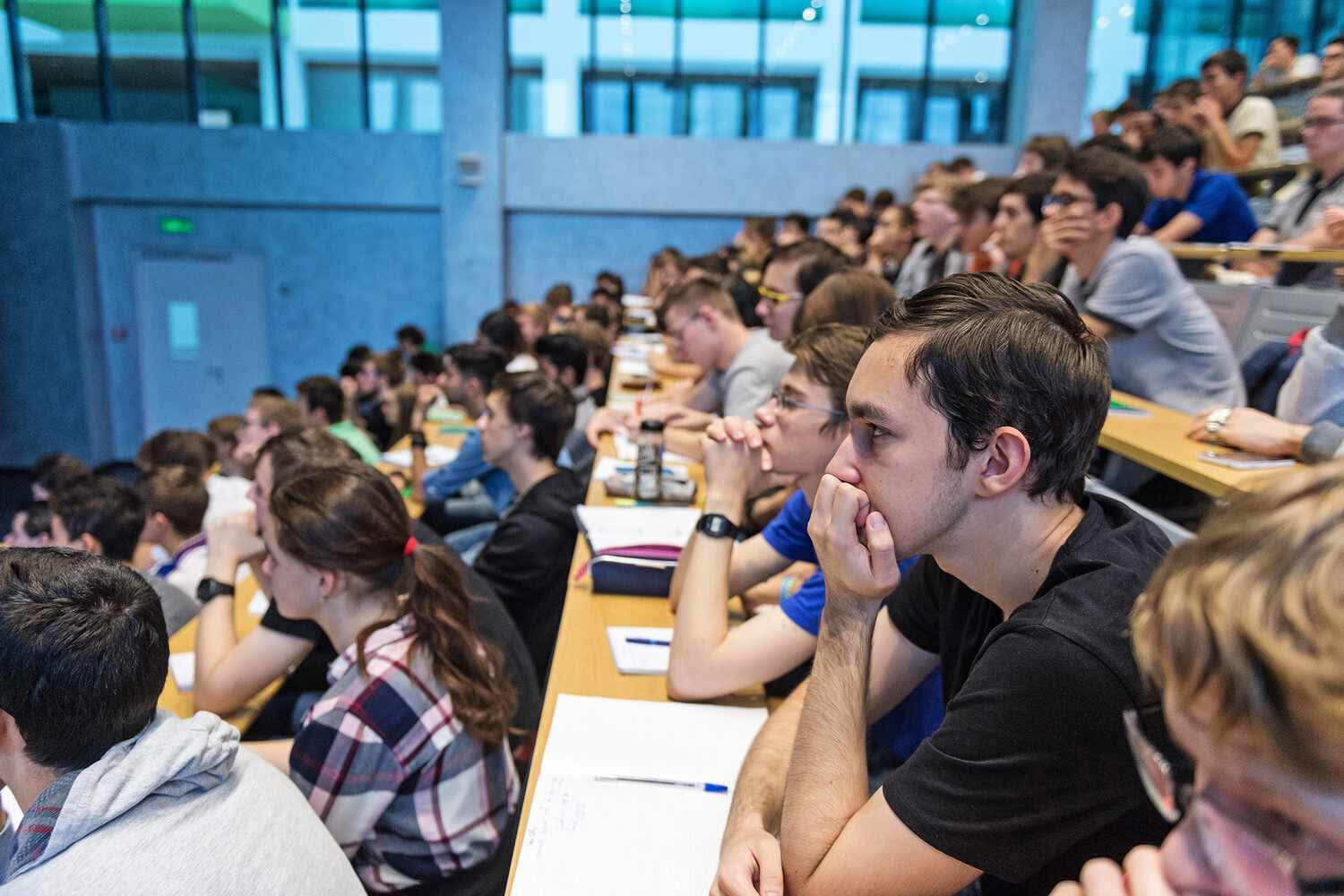 Ukraynada yuxarı kurs tələbələri kütləvi şəkildə xaric olunur