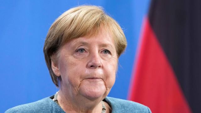 Merkel yeni hökumətin miqrasiya siyasətini tənqid edir