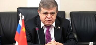 Vladimir Cabarov: “Sanksiyalarla təhdid, arxa qapıdan ticarət”