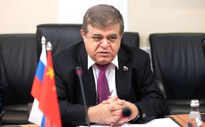 Vladimir Cabarov: “Sanksiyalarla təhdid, arxa qapıdan ticarət”