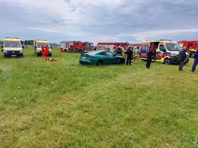 Polşada yarışda sürücü avtomobil ilə tamaşaçıların arasına girib
