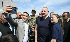 Prezident İlham Əliyev Laçın şəhərində sakinlərlə görüşüb - FOTO