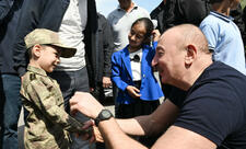 Prezident İlham Əliyev Laçın şəhərində sakinlərlə görüşüb - FOTO