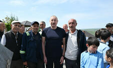 Prezident İlham Əliyev Laçın şəhərində sakinlərlə görüşüb - FOTO