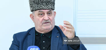 Xanəndə Aqil Məlikov: Baxırsan akademikdir, toyda müğənniyə deyir “Bakılı balasıyam” oxu - MÜSAHİBƏ