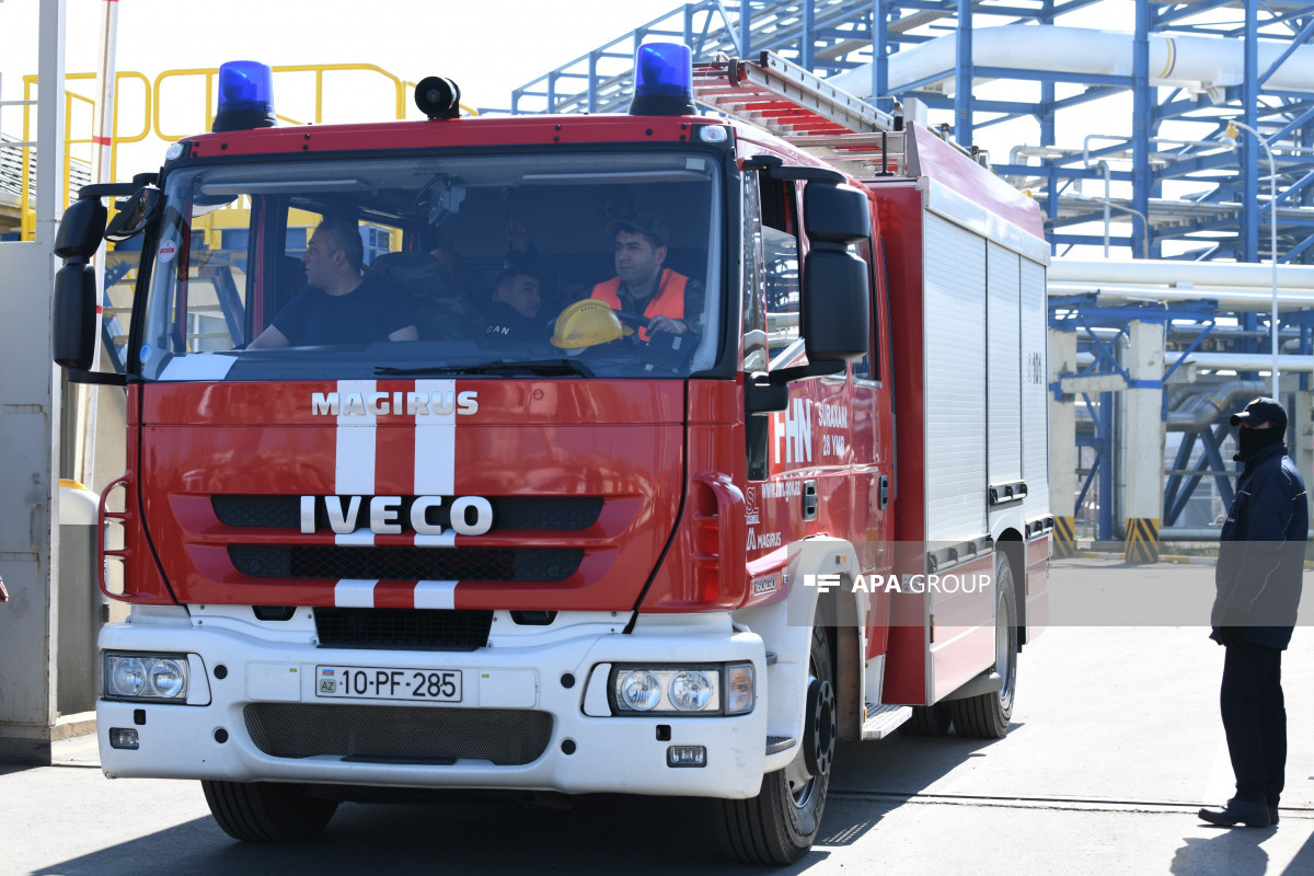 Binəqədidə “Motodrom” adlanan sahə yanır