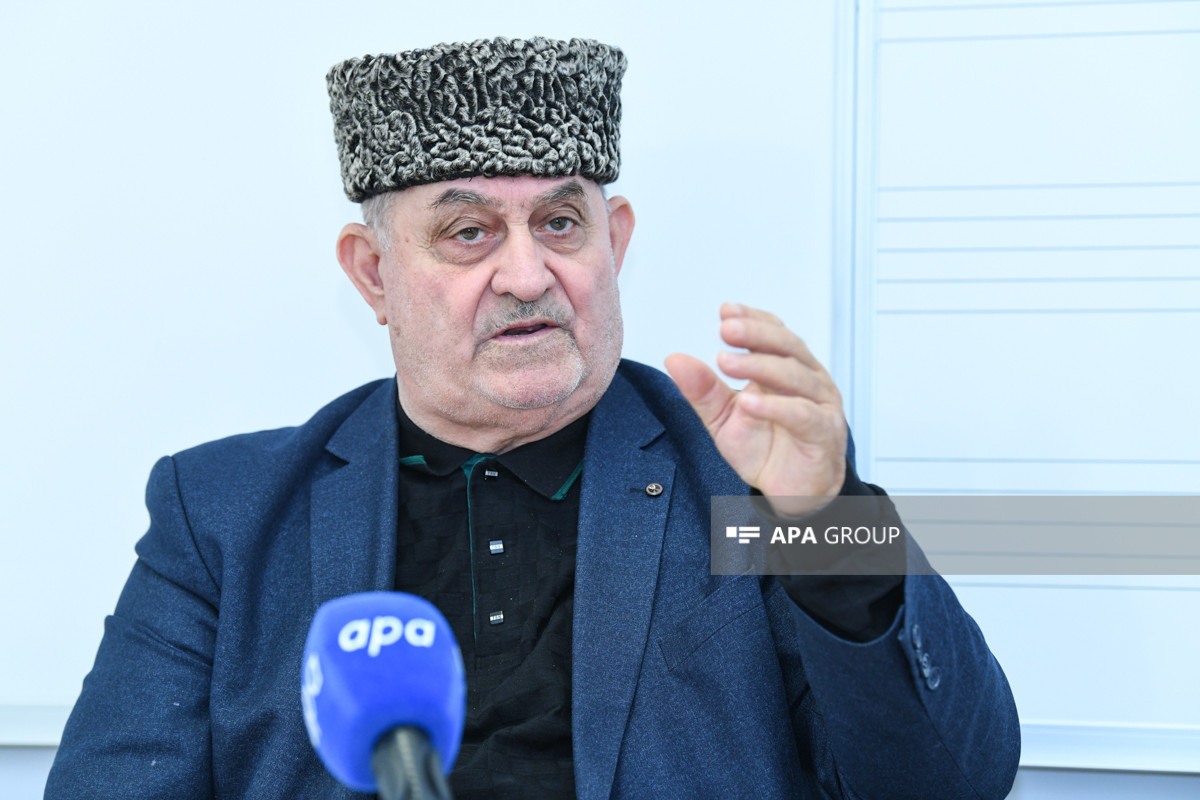 Xanəndə Aqil Məlikov: Baxırsan akademikdir, toyda müğənniyə deyir “Bakılı balasıyam” oxu - MÜSAHİBƏ