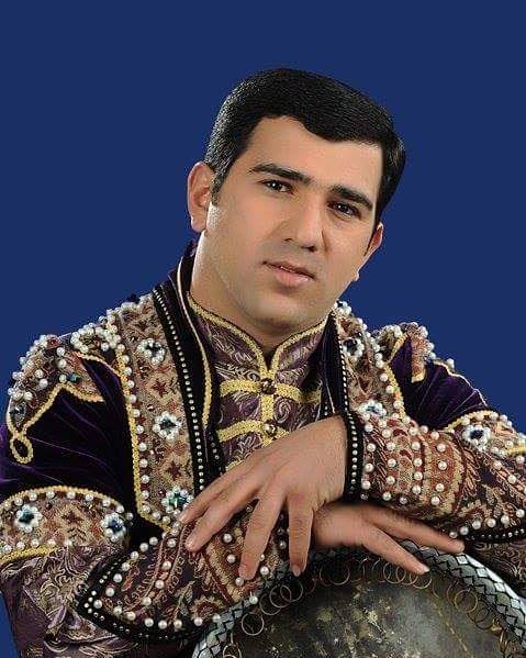 Kumiri xalq artisti Alim Qasımov olan xanəndə...
