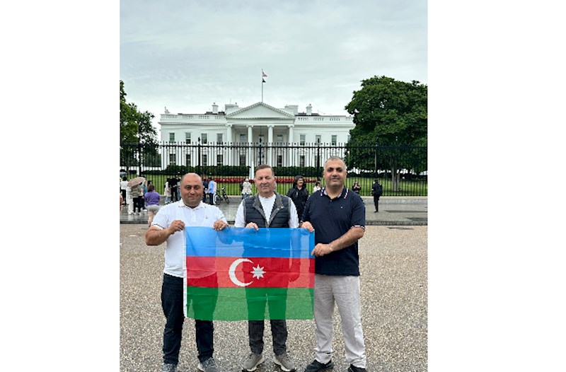 Ağ Evin qarşısında Azərbaycanın Dövlət Himni səsləndirildi