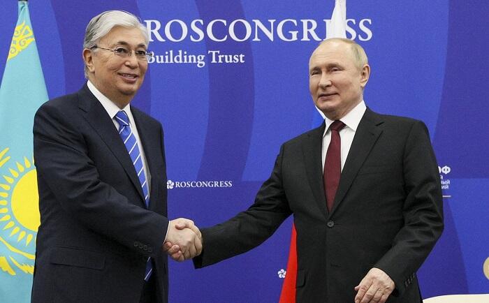 Putinlə Tokayev arasında telefon danışığı baş tutdu