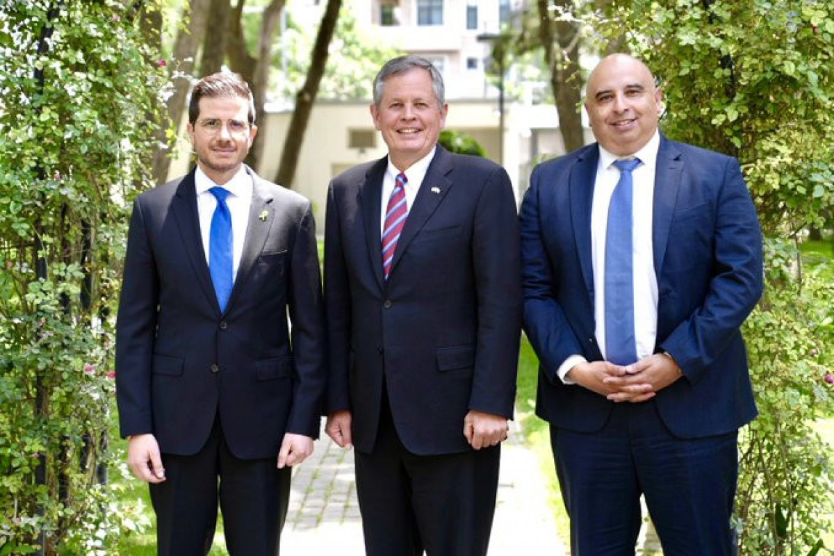 İsrail səfiri ABŞ senatoru ilə regional sülh və təhlükəsizliyi müzakirə edib