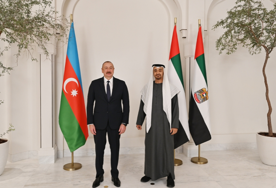İlham Əliyev BƏƏ prezidentinə zəng etdi
