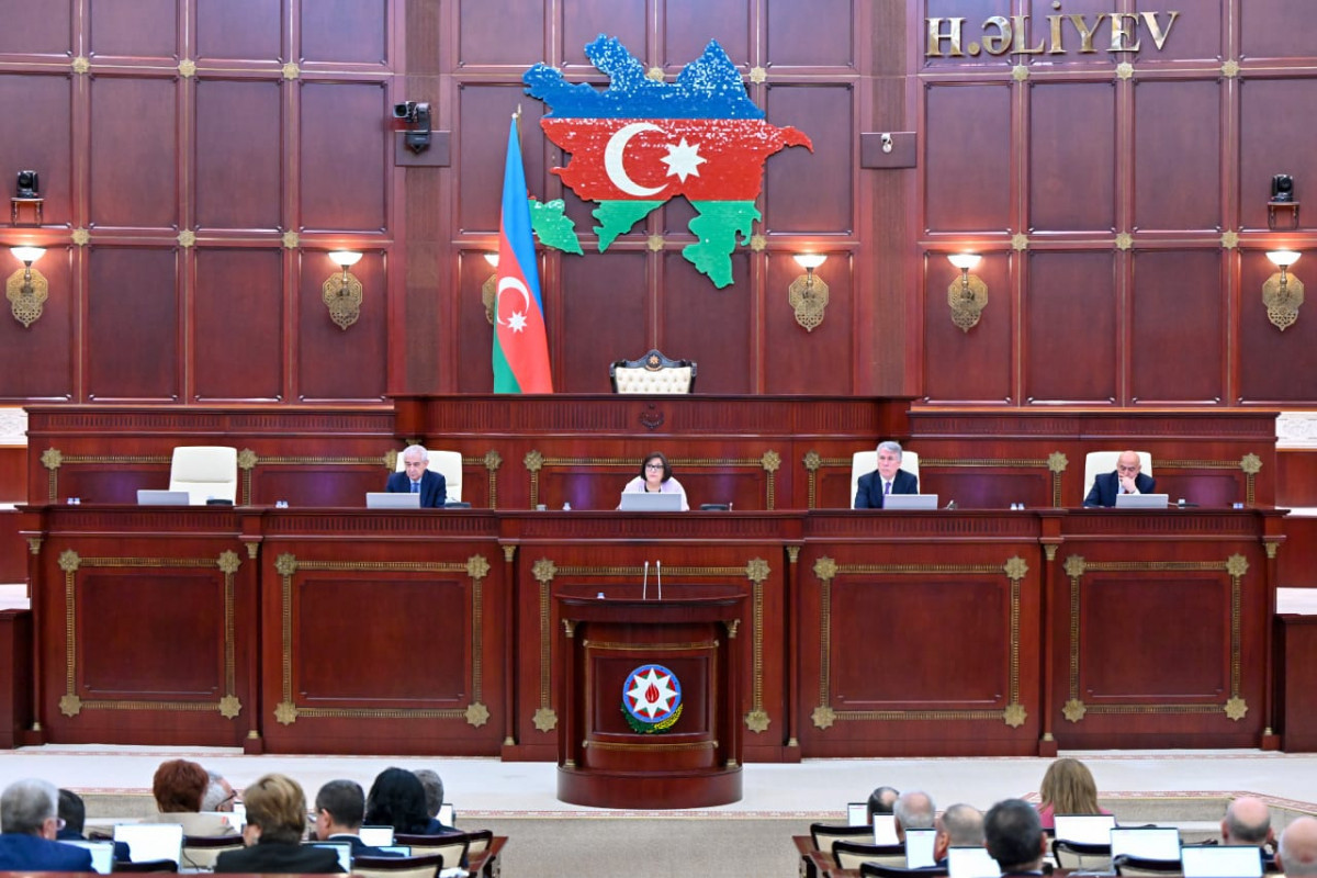 Milli Məclisin iclası başlayıb