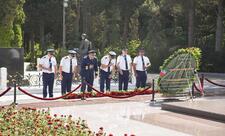 AZAL kollektivi Fəxri xiyabanı ziyarət edib